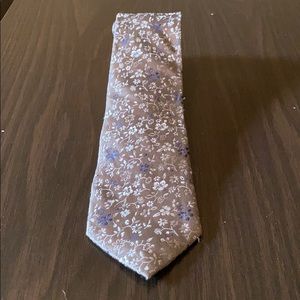 Express Grey, Floral Tie